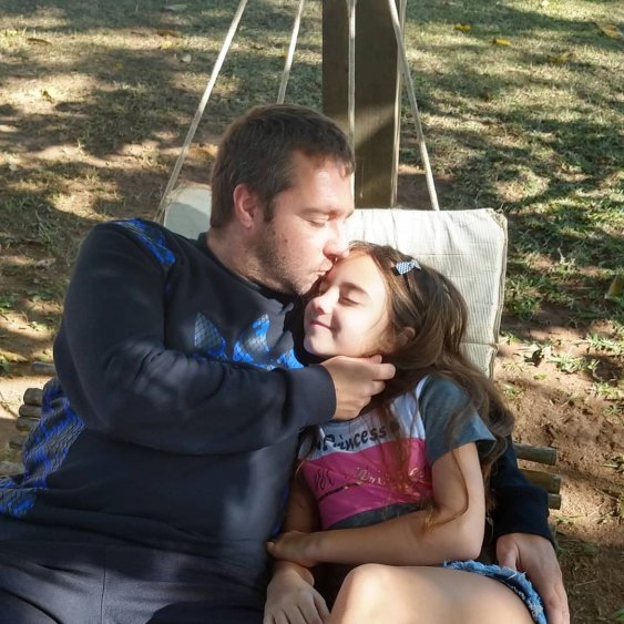 Atriz mirim Lara Fanganiello e seu pai - Foto: Divulgação