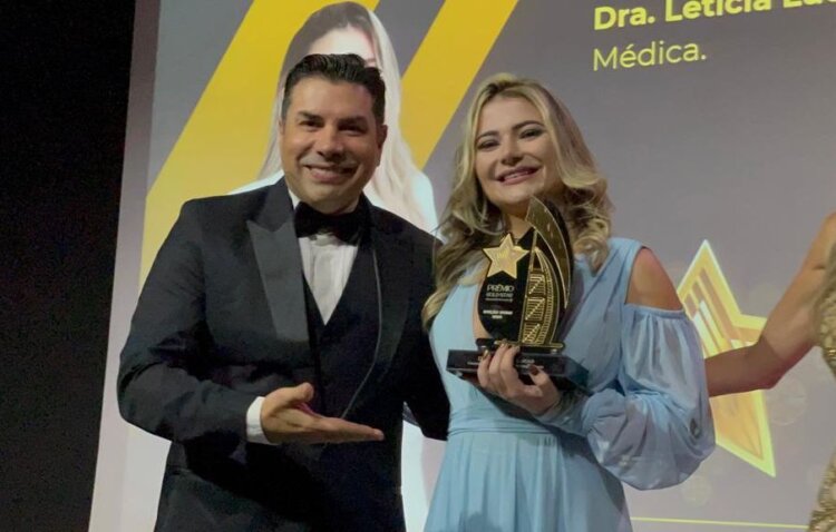 Rogério Moretto e Dra. Letícia Lucas no Prêmio Gold Star - Crédito da Foto: Jejé Brown / Divulgação