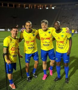 Rogerinho R9 e Rivaldo Pentacampeão, lado a lado no Jogo dos Famosos